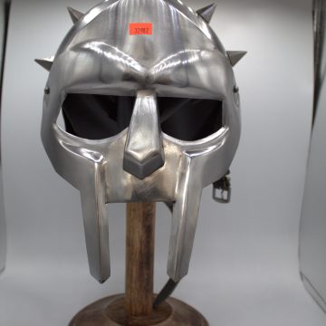 GLADIATOR SPIKE HELMET W/STAND